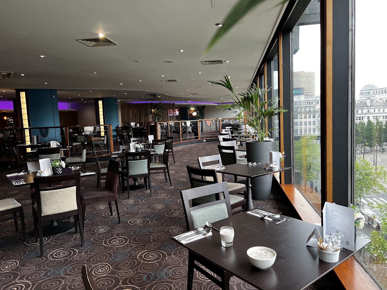 Level 3 Lounge and Restaurant at Mercure