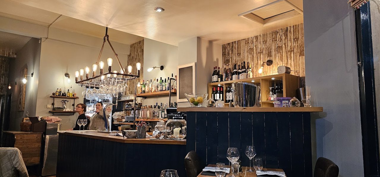 Lewis's Bistro
