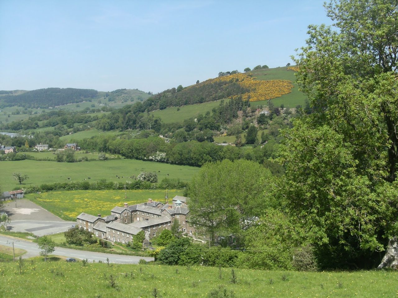 Llanfyllin Dolydd Bldg Pres Trust