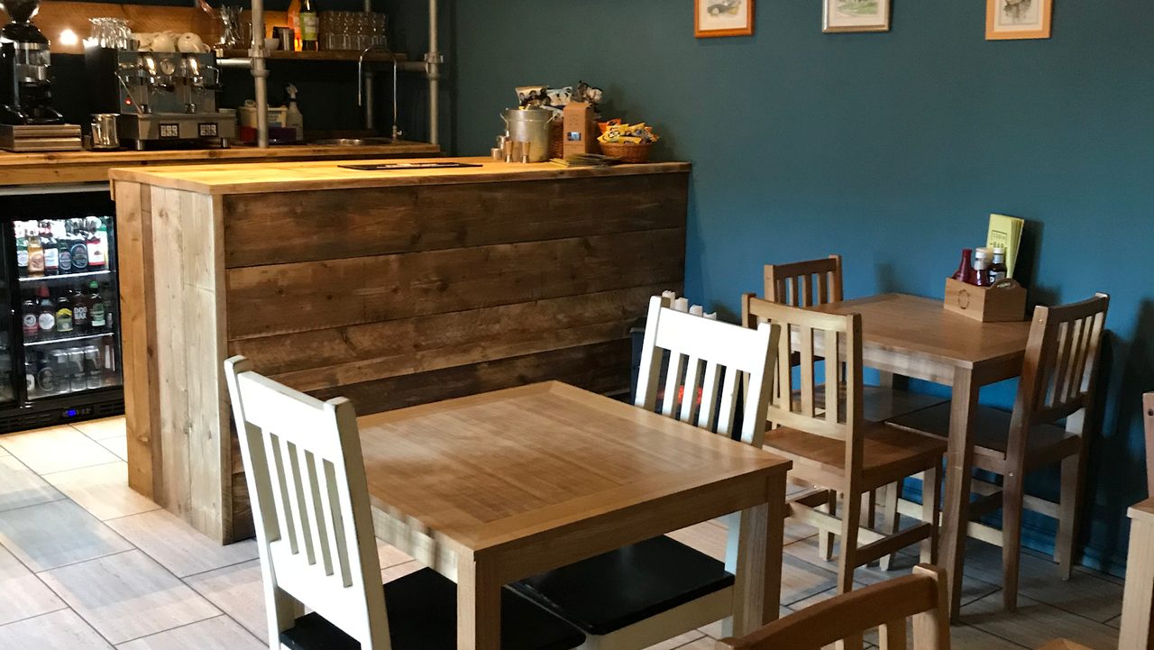 LLys Llewelyn Cegin Bar