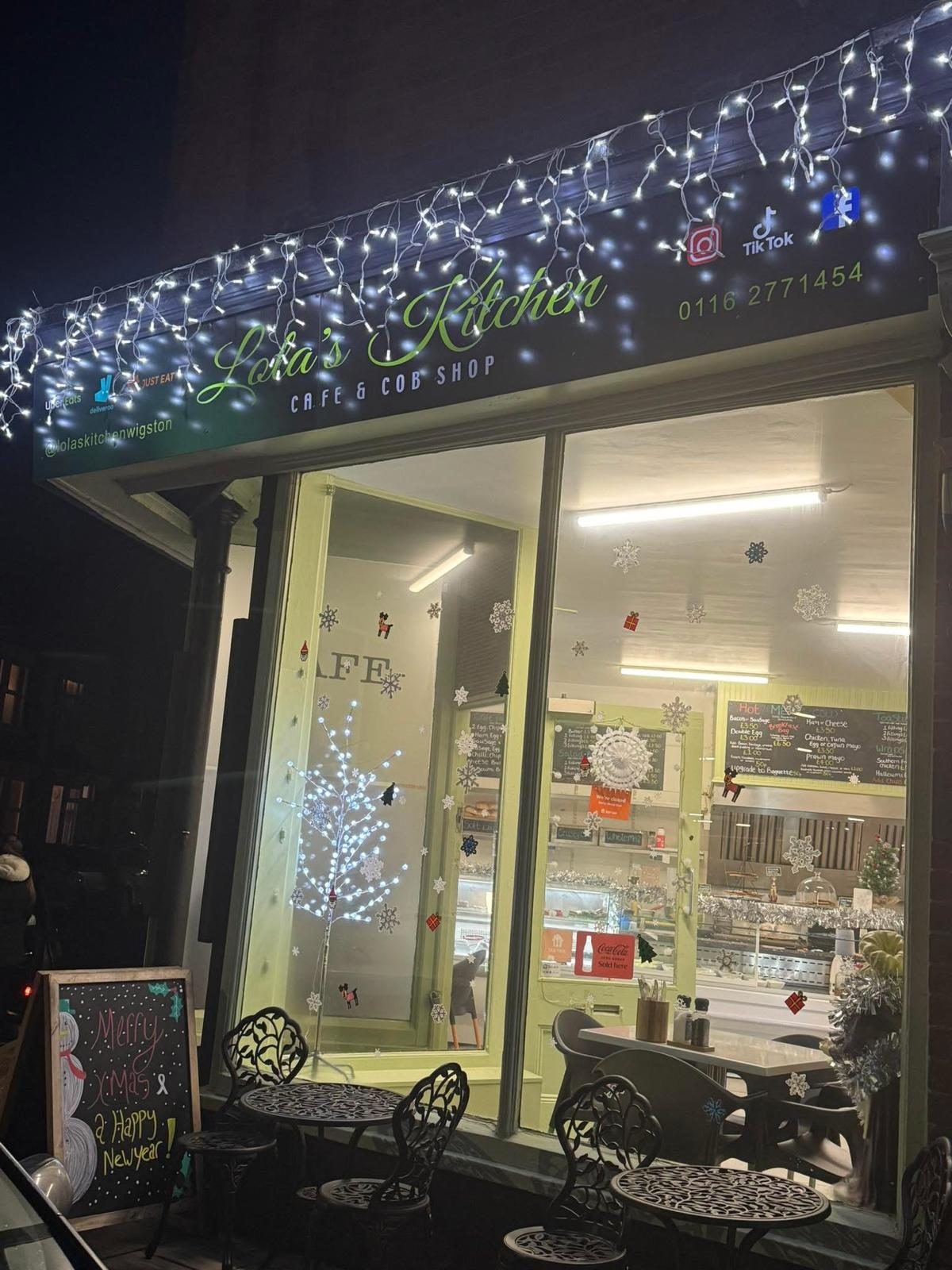 Lola's Cafe
