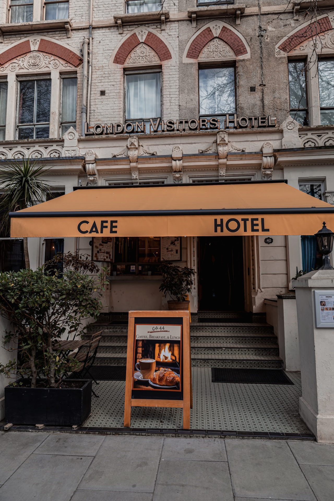 London Visitors Hotel