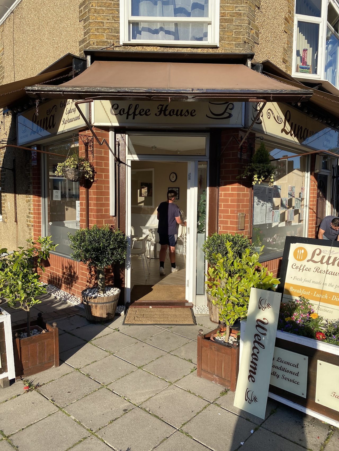 Luna Coffee House