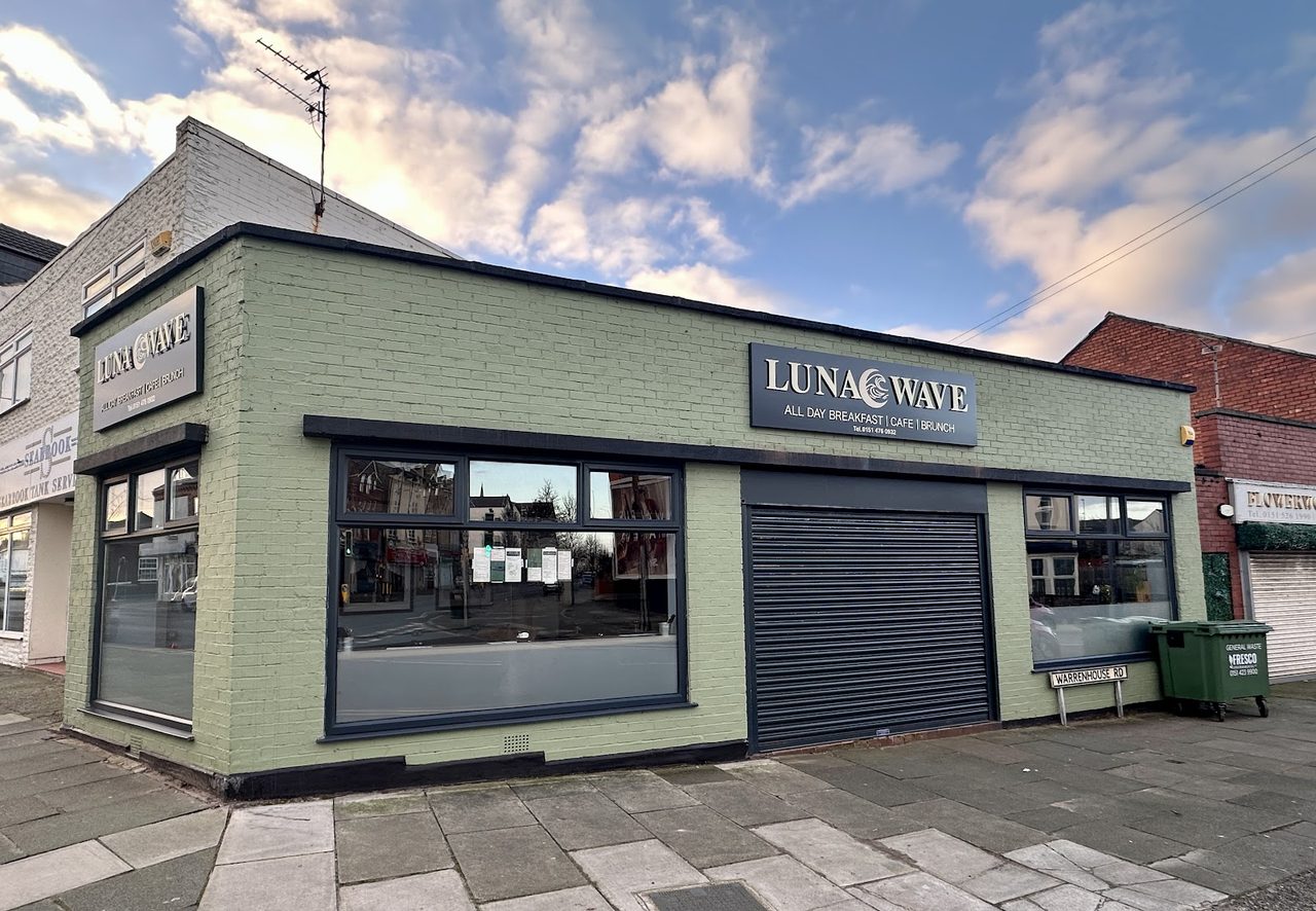 Luna & Wave Cafe