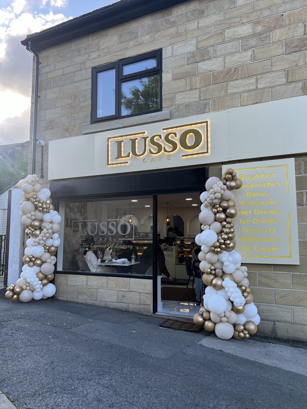 Lusso Cafe