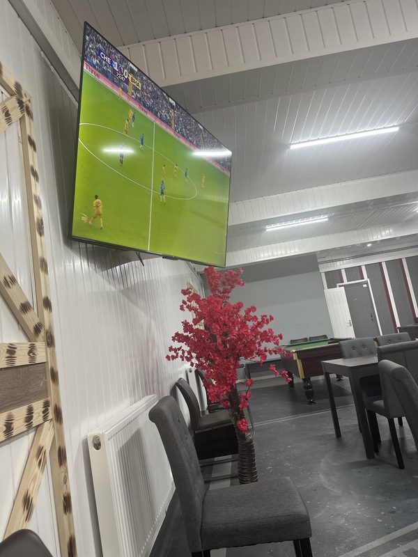 Maandeeq Cafe & Sporting Centre