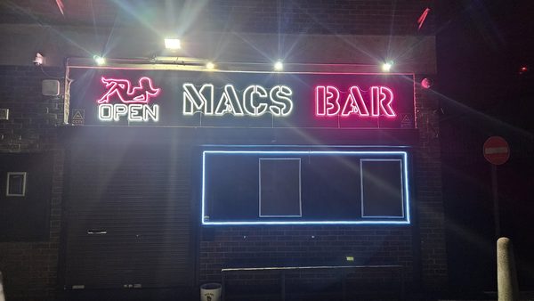 Mac's Bar & Cafe