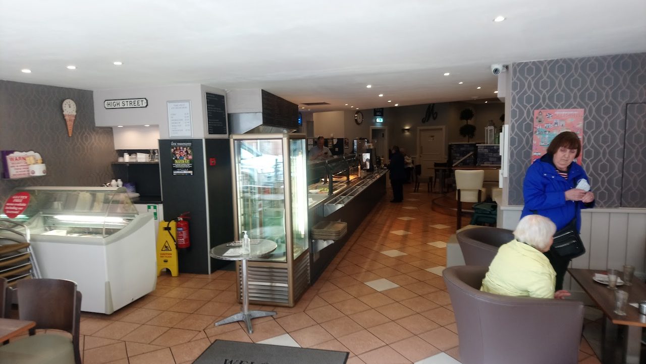 Macari's Cafe