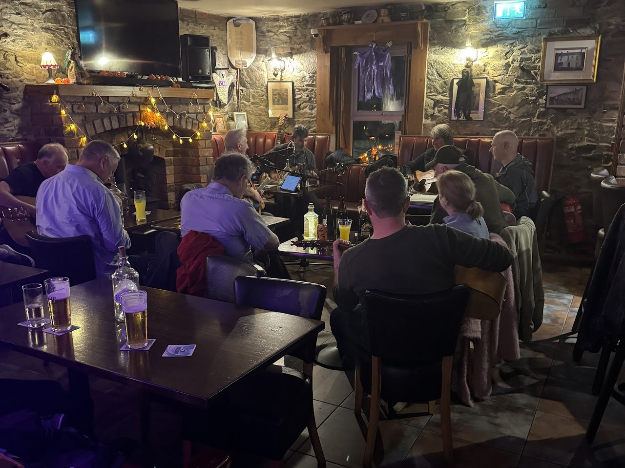 Mackens bar and restaurant