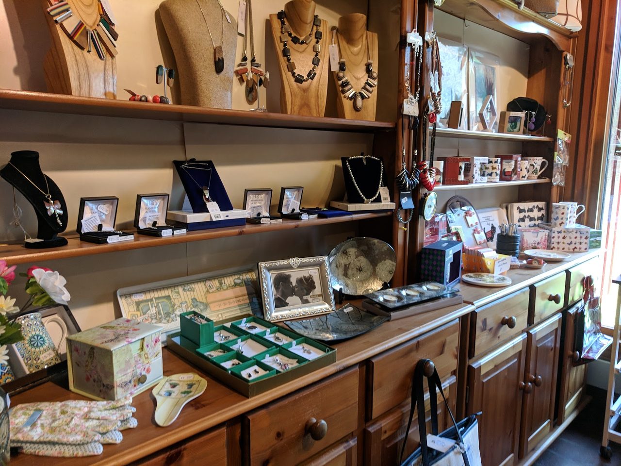 MacMillan Gift & Coffee Shop