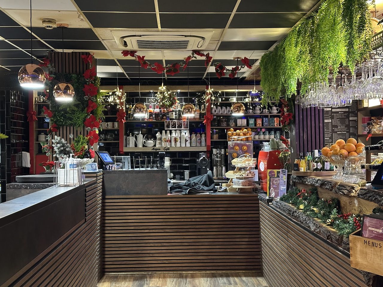 Mayas Cafe