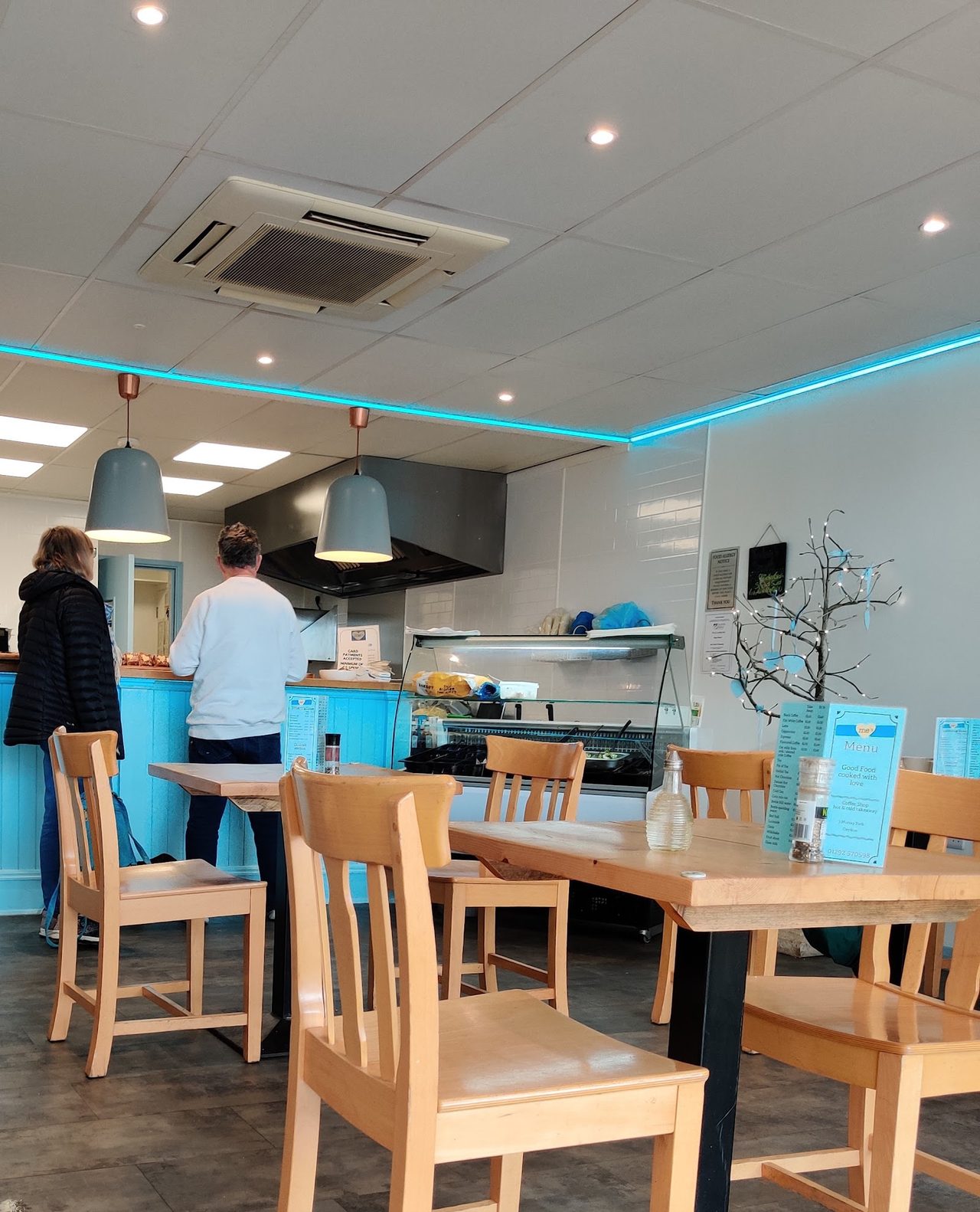 Me's Cafe \& Takeaway