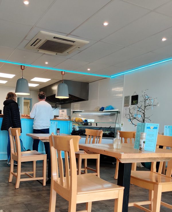 Me's Cafe \& Takeaway