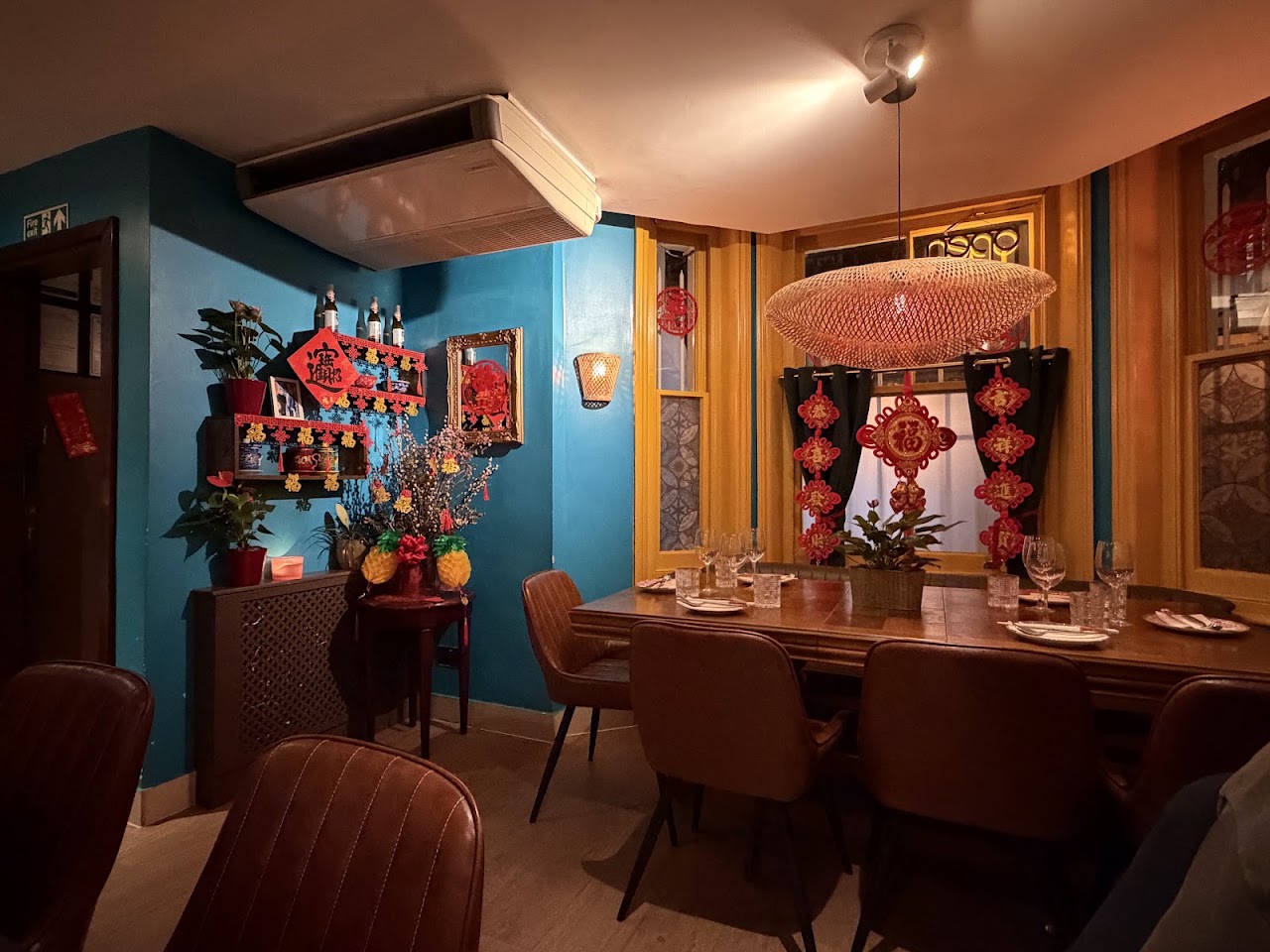 Med Salleh Viet Earls Court