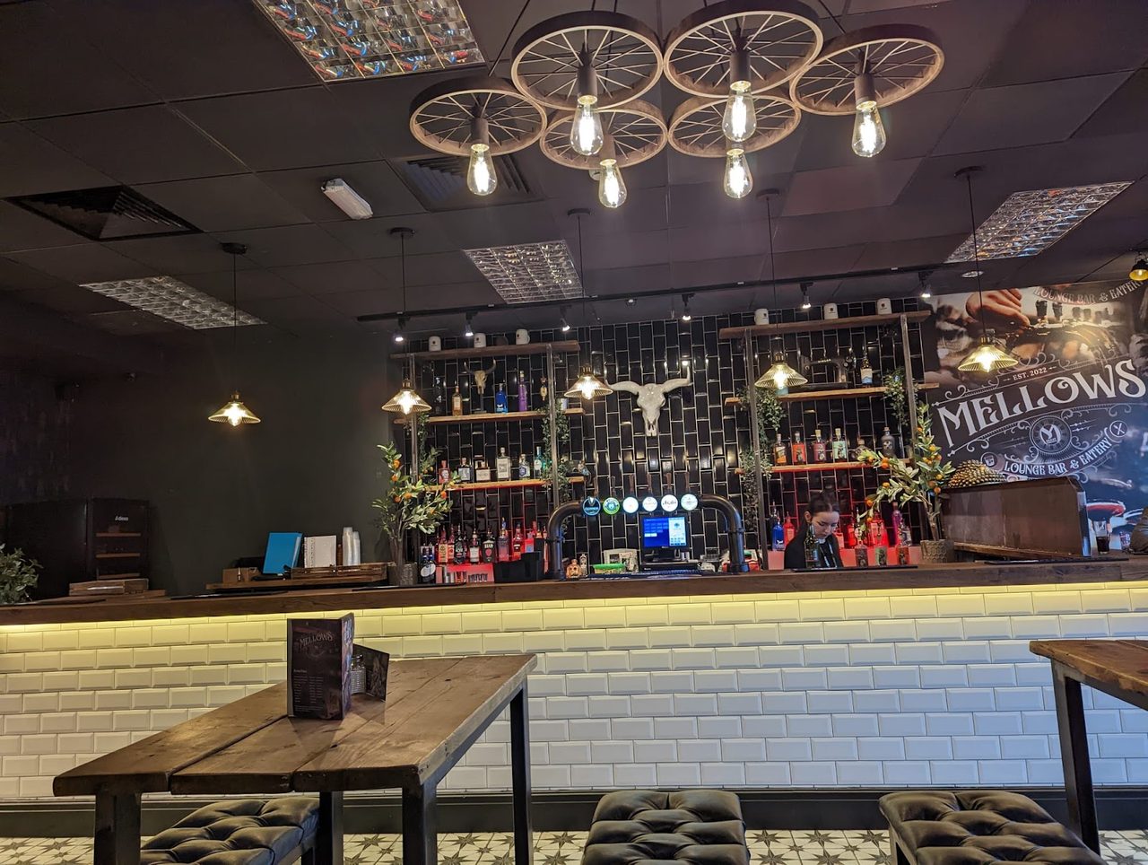Mellows Lounge Bar and Restaurant