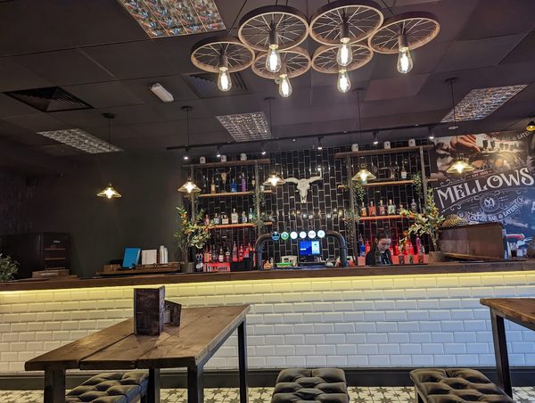 Mellows Lounge Bar and Restaurant