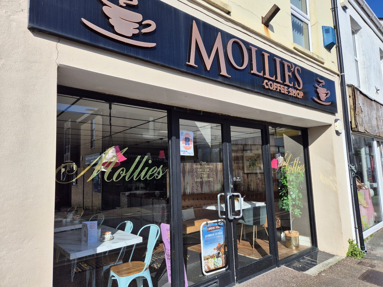 Mollies Coffee Shop