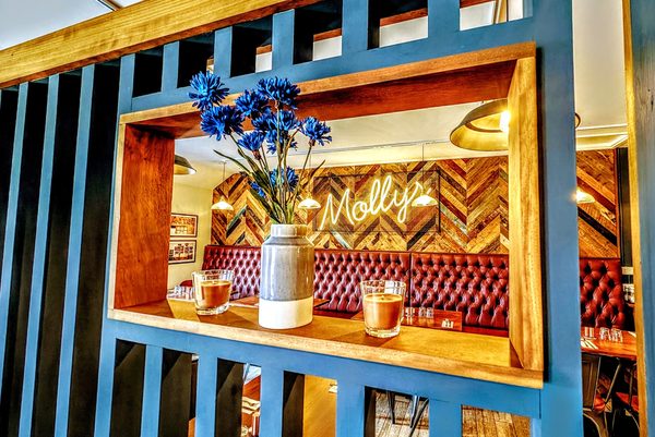 Molly's Bar and Restaurant