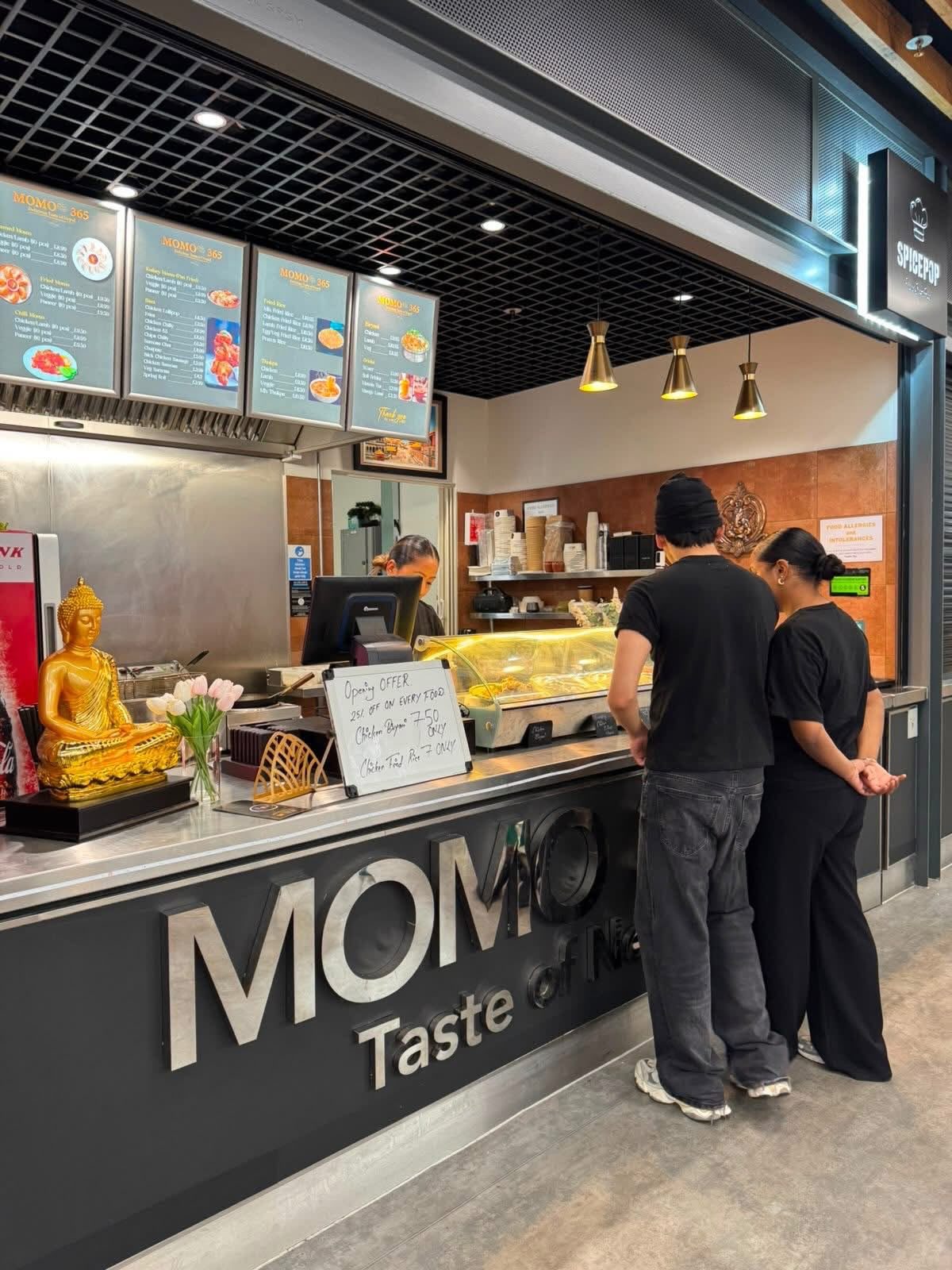 MoMo's