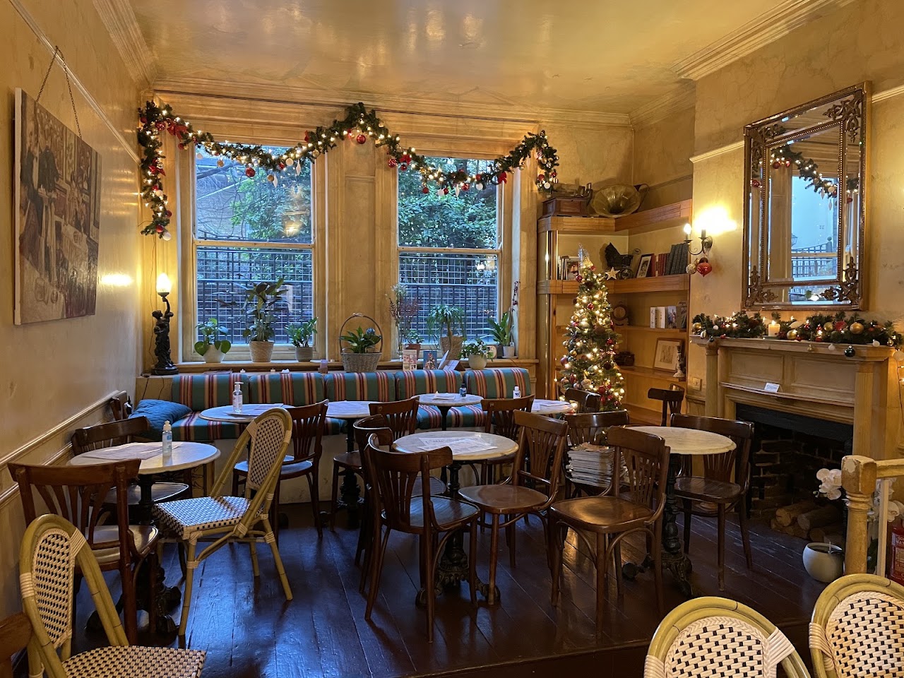 Montparnasse Café