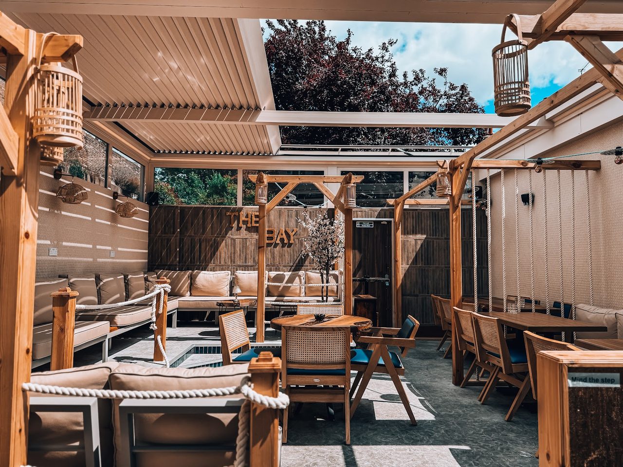 Moon Lounge Bar And Bistro