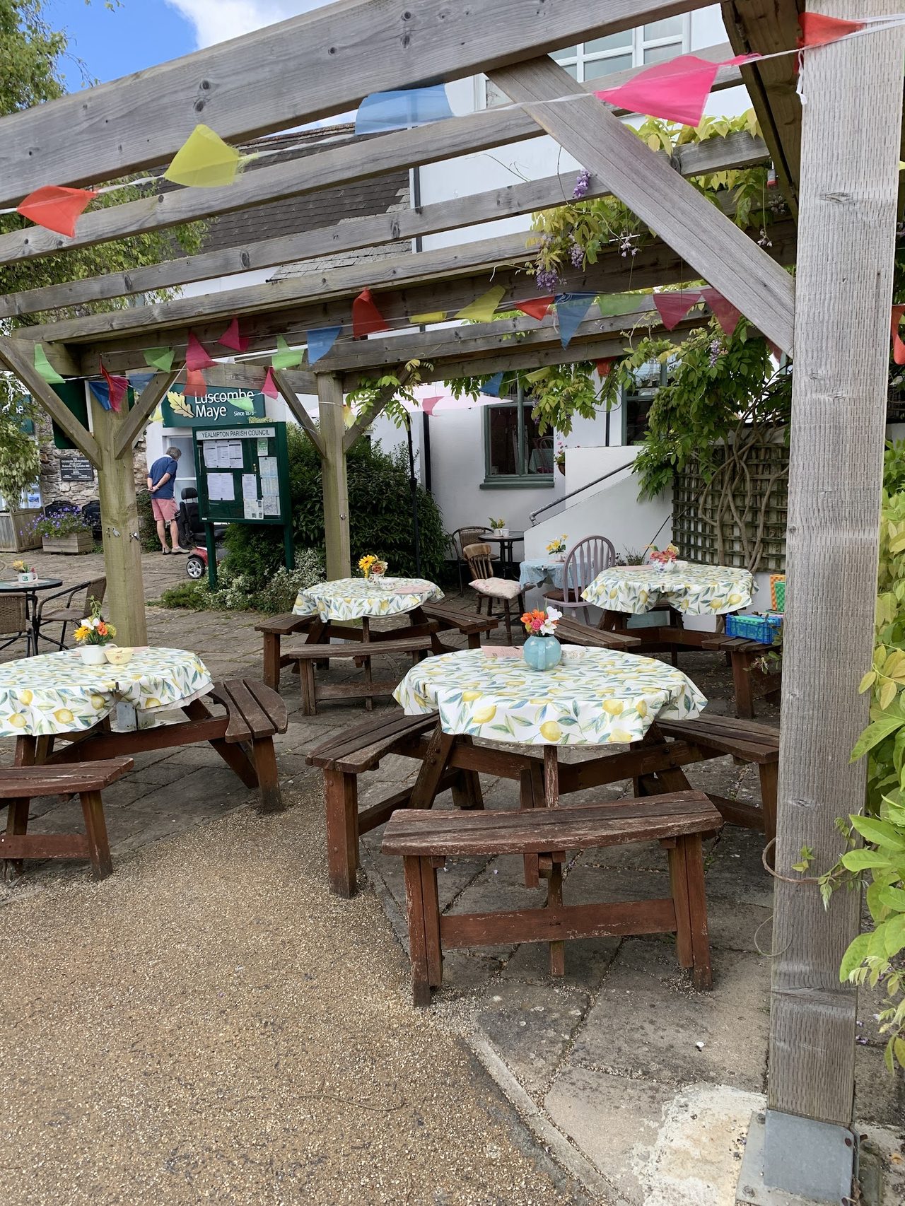 Nelli's Village Cafe