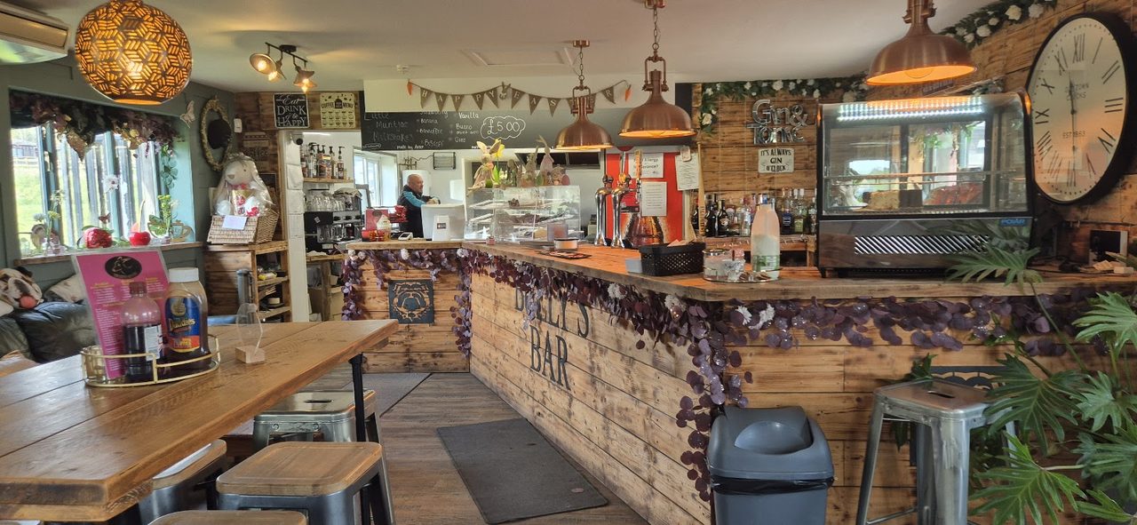 Nicola's Lakeside Cafe