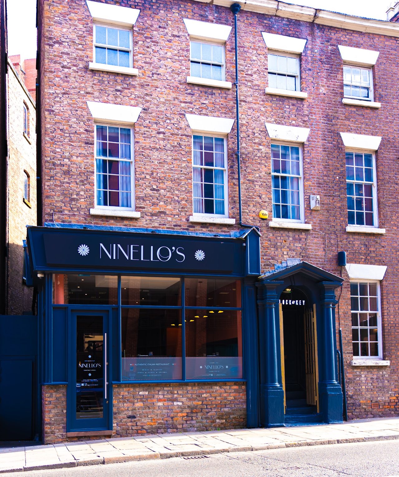 Ninellos Restaurant