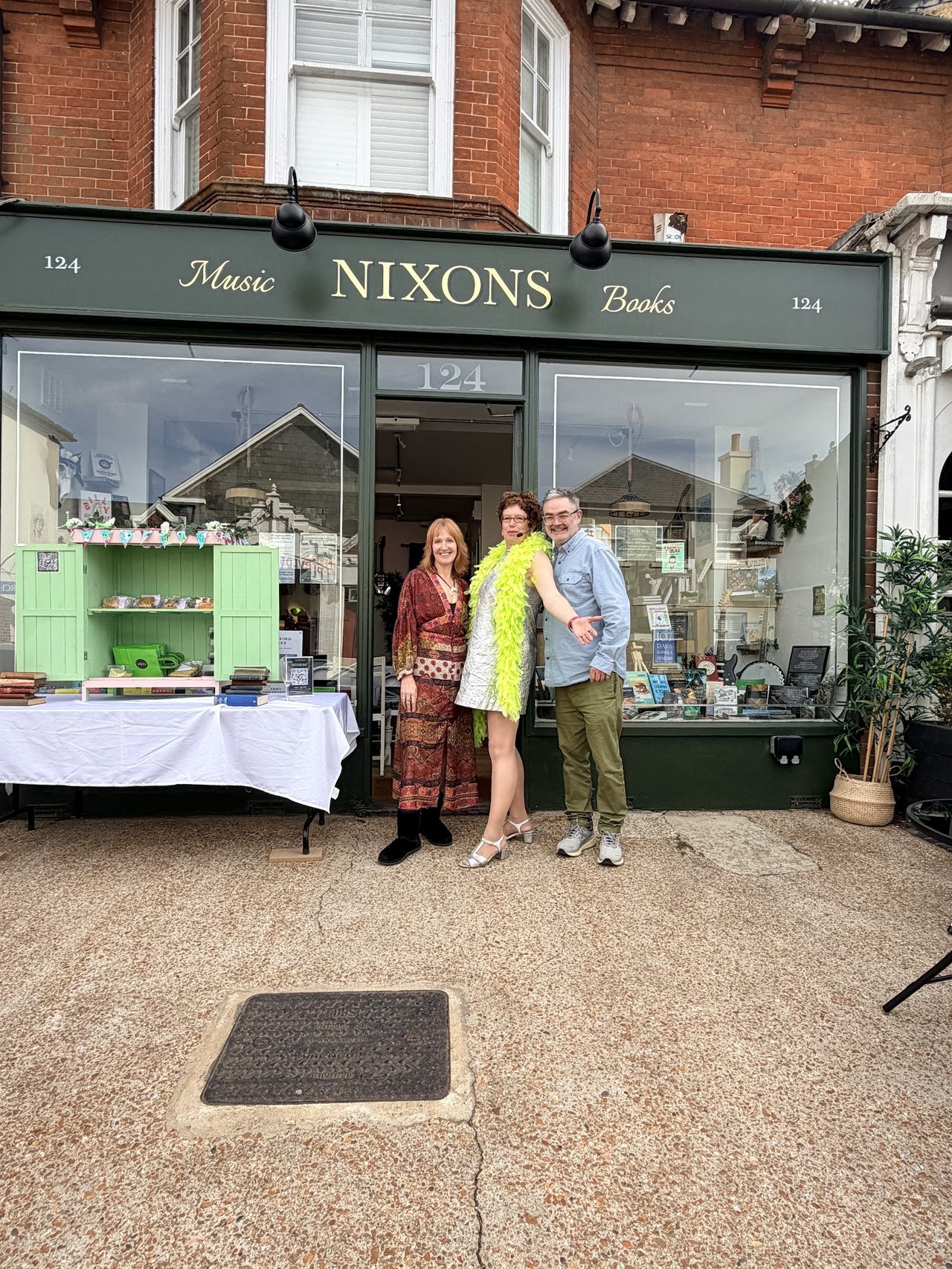 Nixons Music & Books