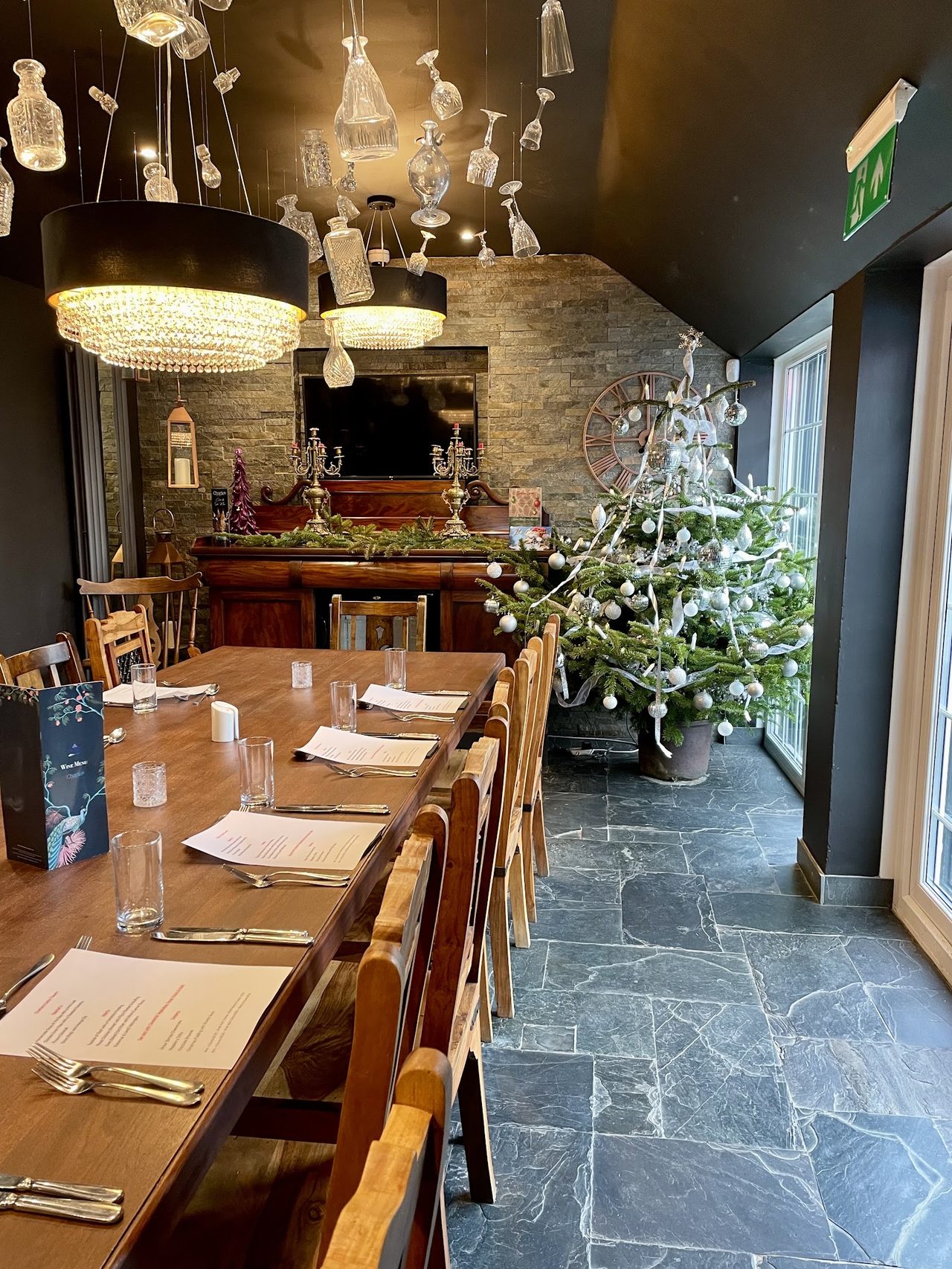 Noble Court Leisure Park / Charlies Restaurant and Bar