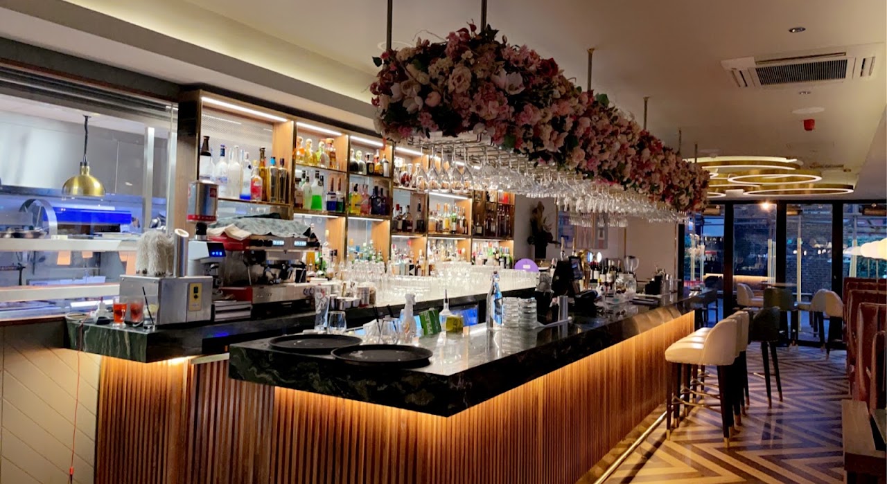 Noel's Bar and Restaurant