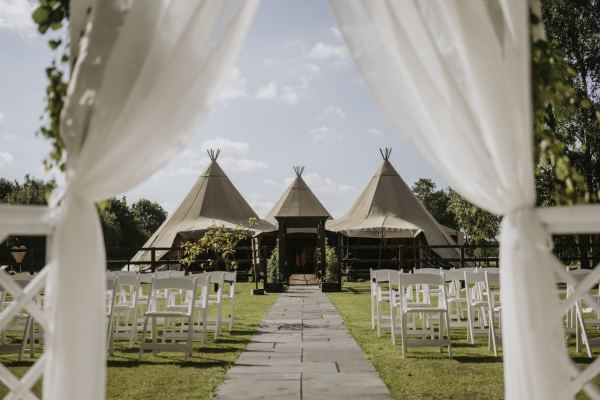 Nuddock Lodges/Weddings at Nuddock Wood Lake