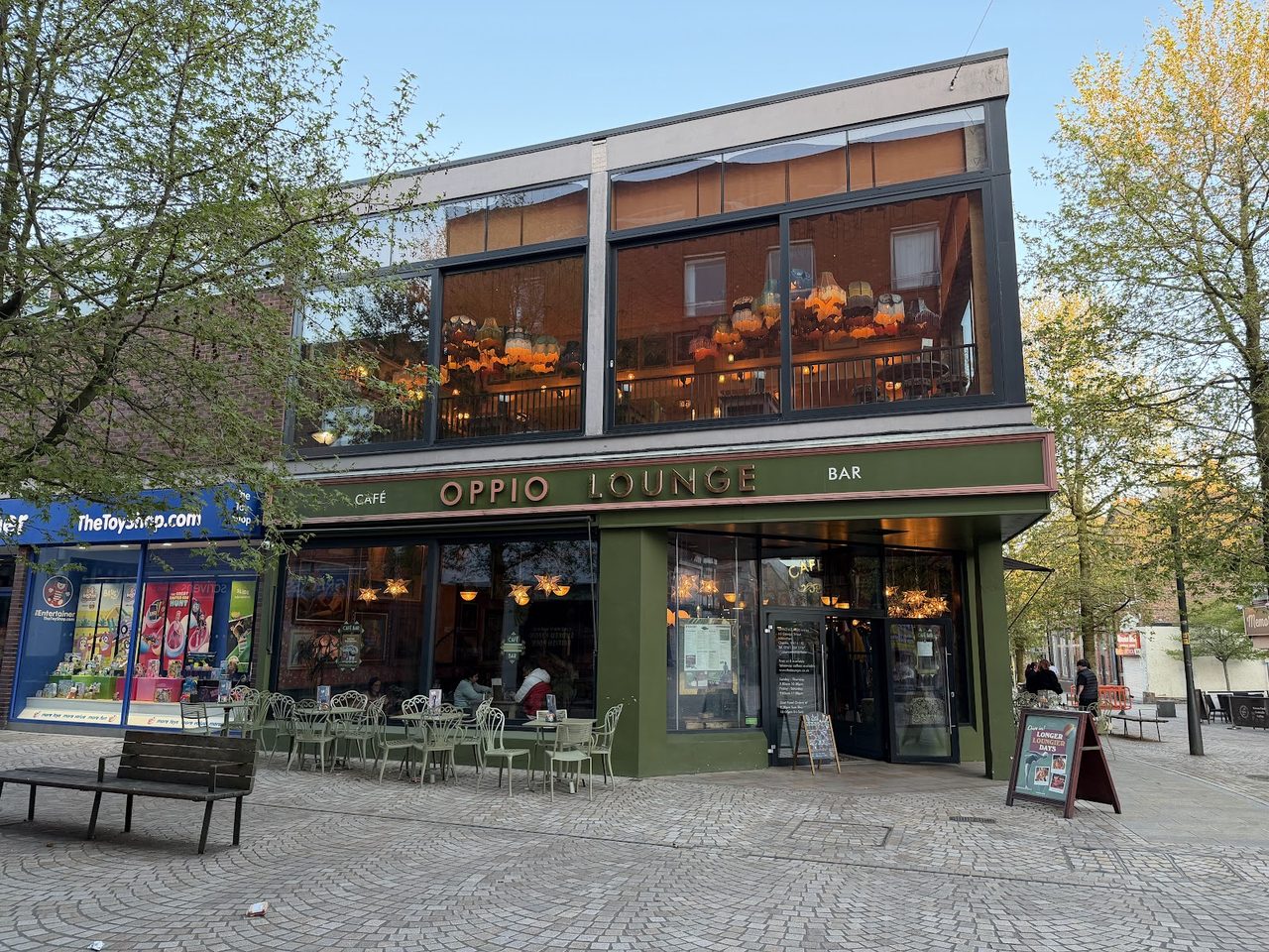 Oppio Lounge