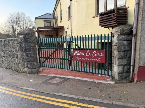 Osito's / La Cueva Tapas Bar & Restaurant
