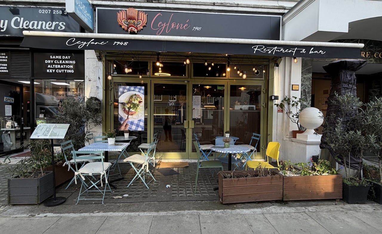Paris's Cafe and Restaurant