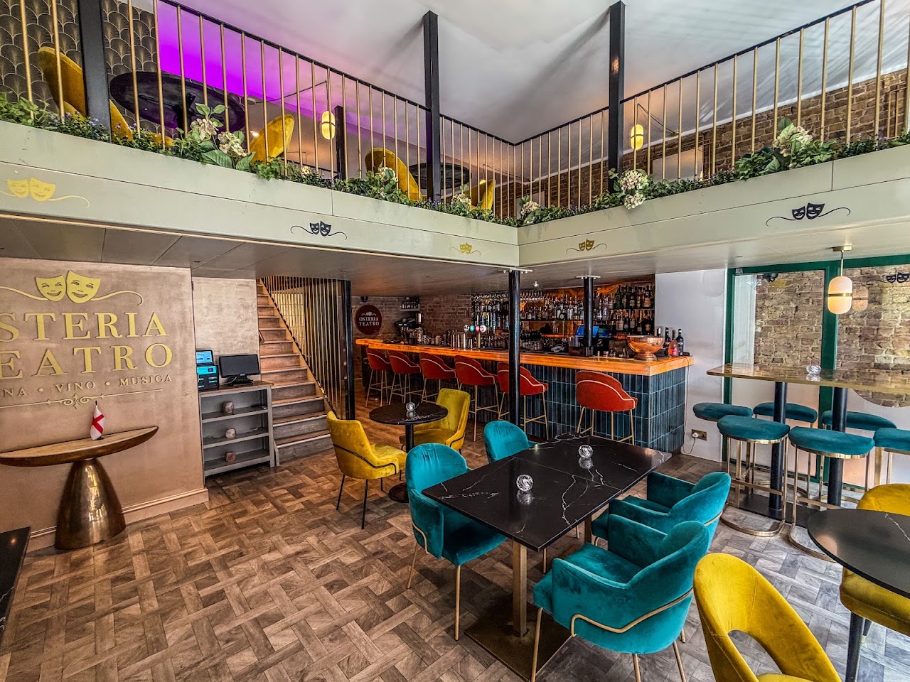 Pavona Bar & Restaurant