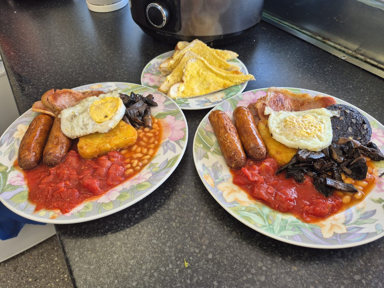 Phil's News and Cafe