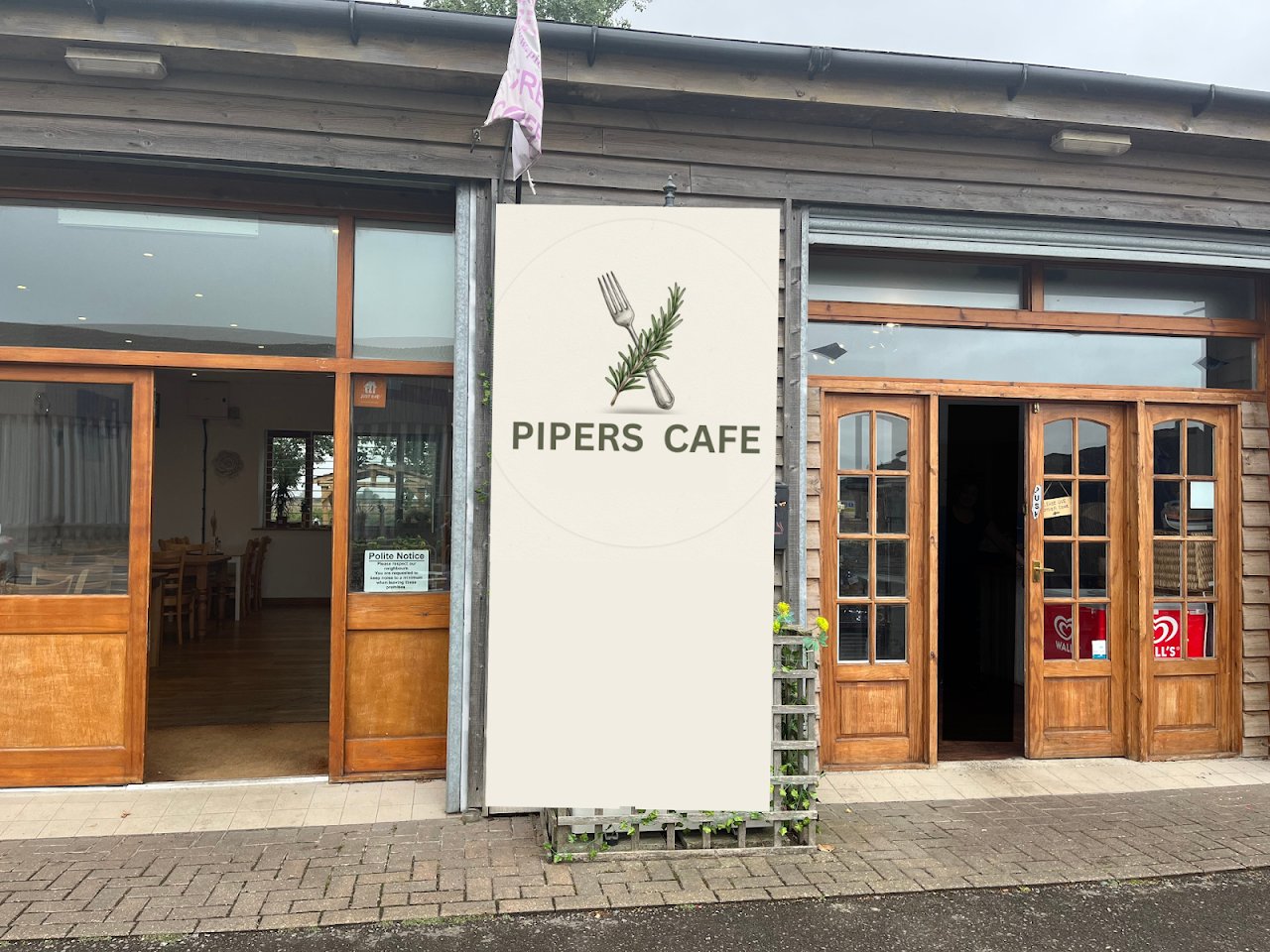 Pipers Cafe