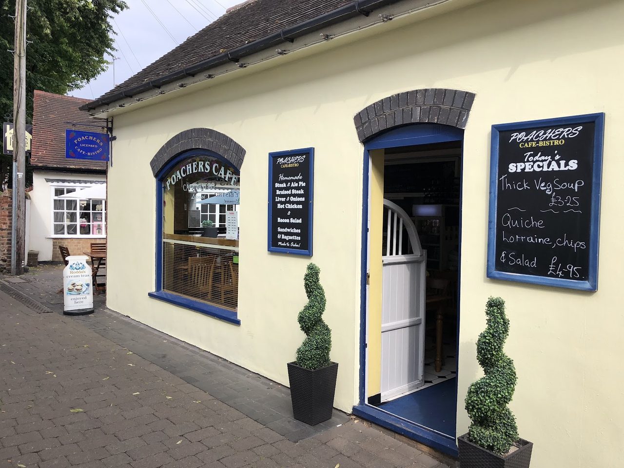 Poachers Cafe Bistro