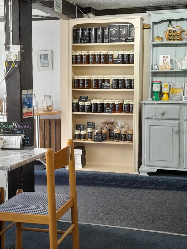 POLLY'S PANTRY