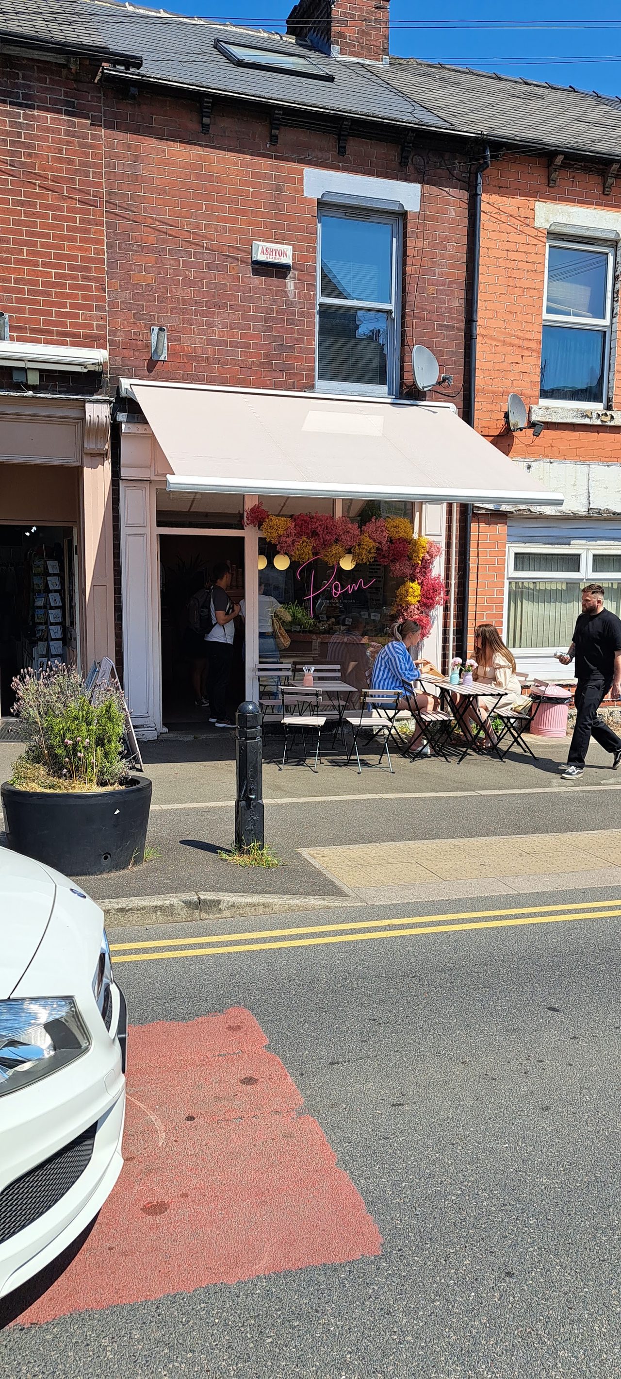 Pom Kitchen