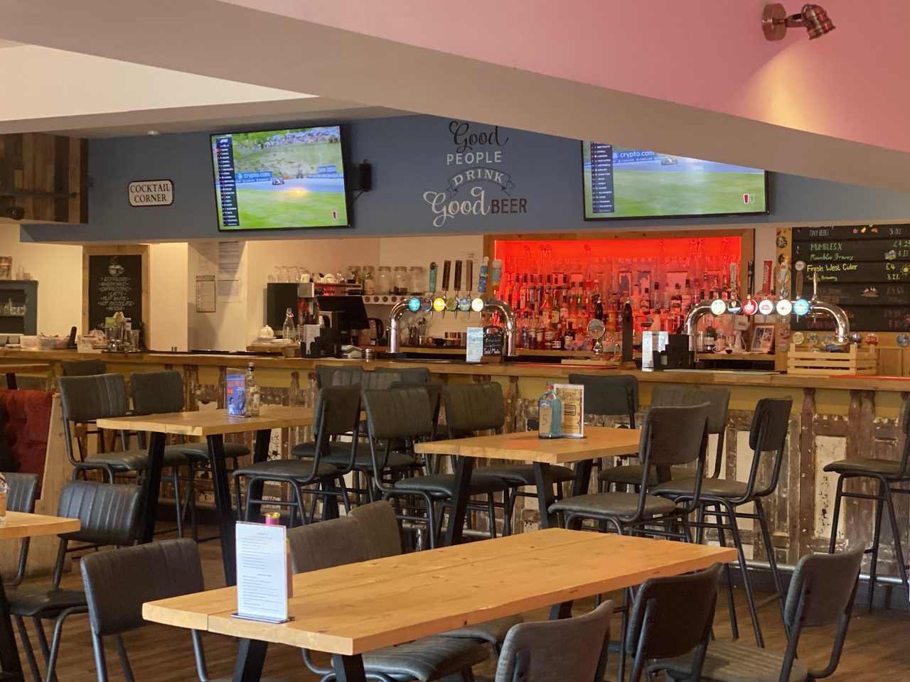 Poppies Bar and Grill