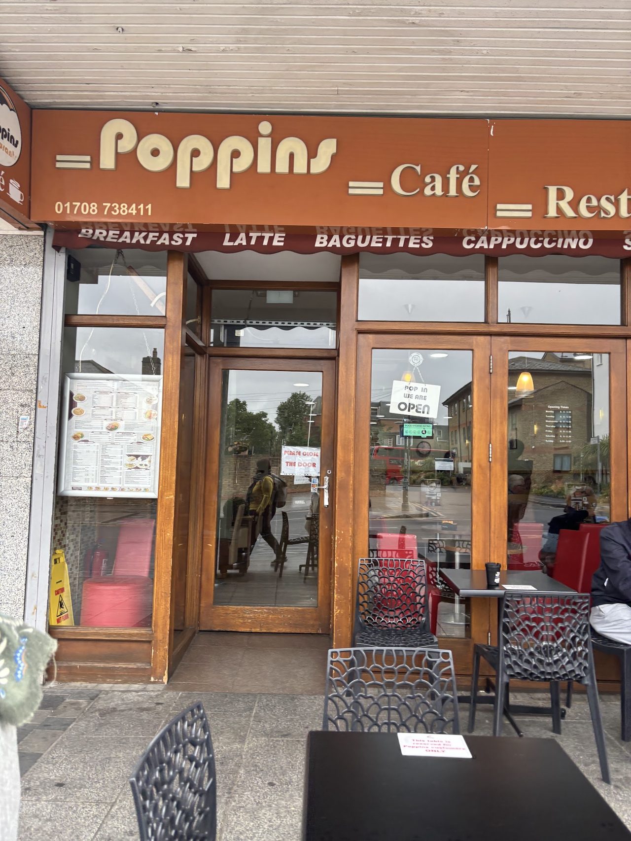 Poppins Cafe