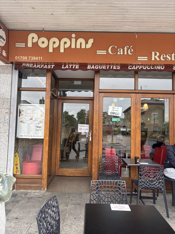 Poppins Cafe