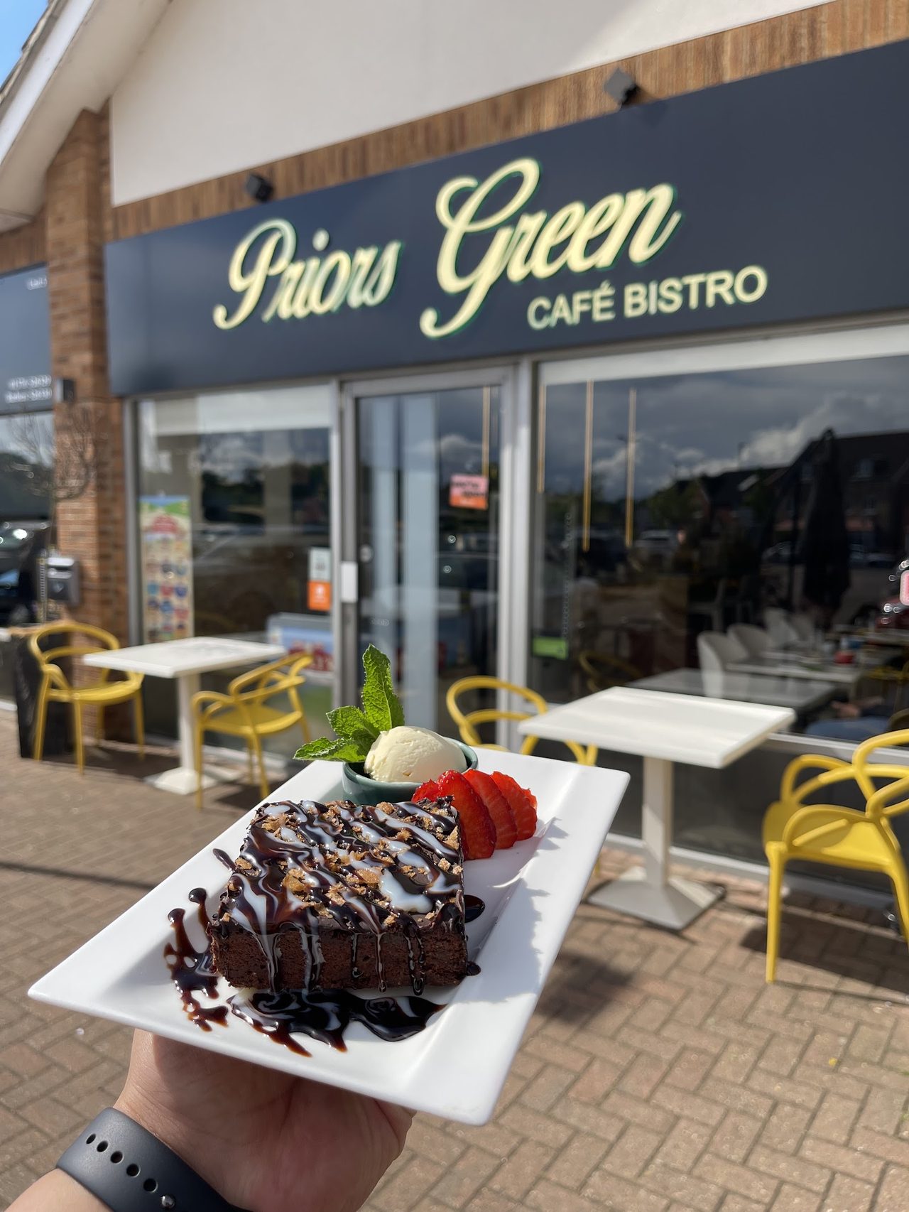 Priors Green Cafe \& Bistro