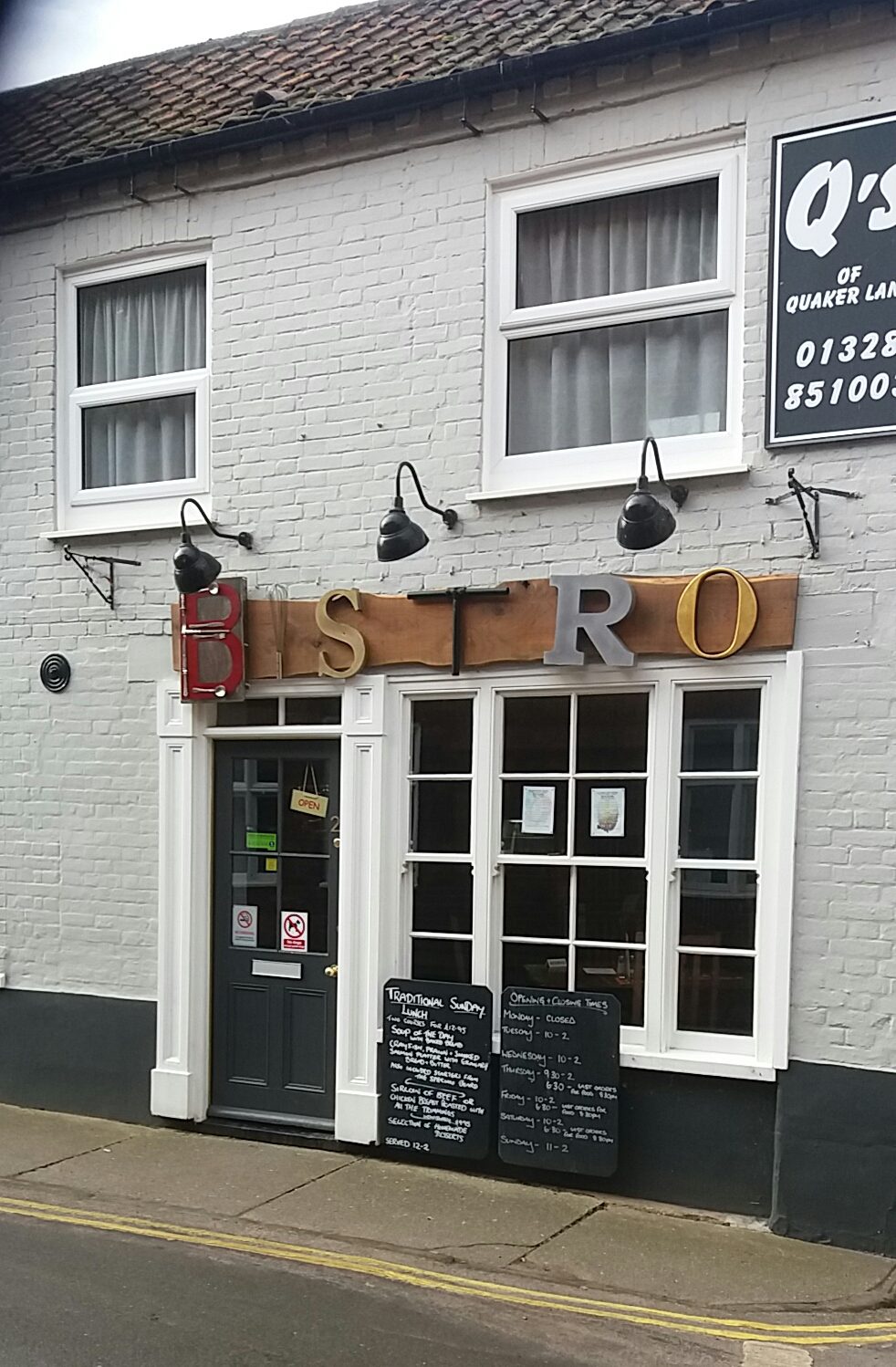 Q's Coffee Shop & Bistro