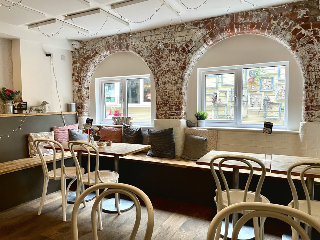 Red Cherry Coffee Lounge