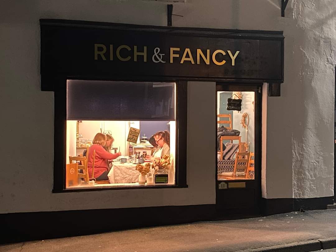 Rich and Fancy Coffee Shop