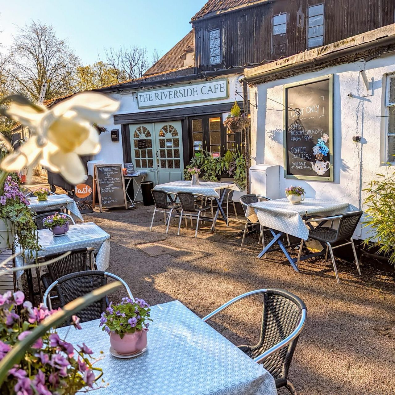 Riverside Cafe
