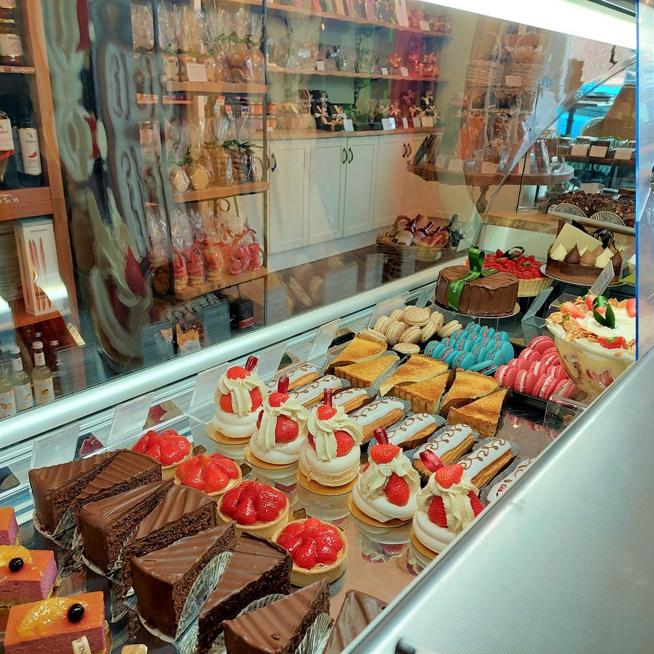 Robineau Cafe \& Patisserie